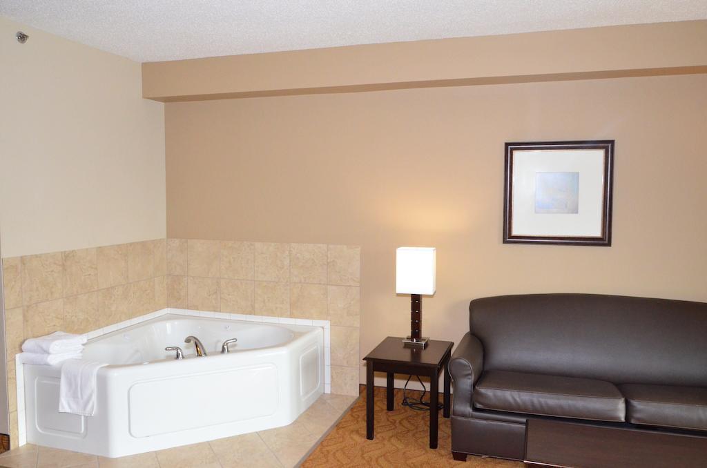 Cobblestone Inn & Suites - Lake View Oda fotoğraf