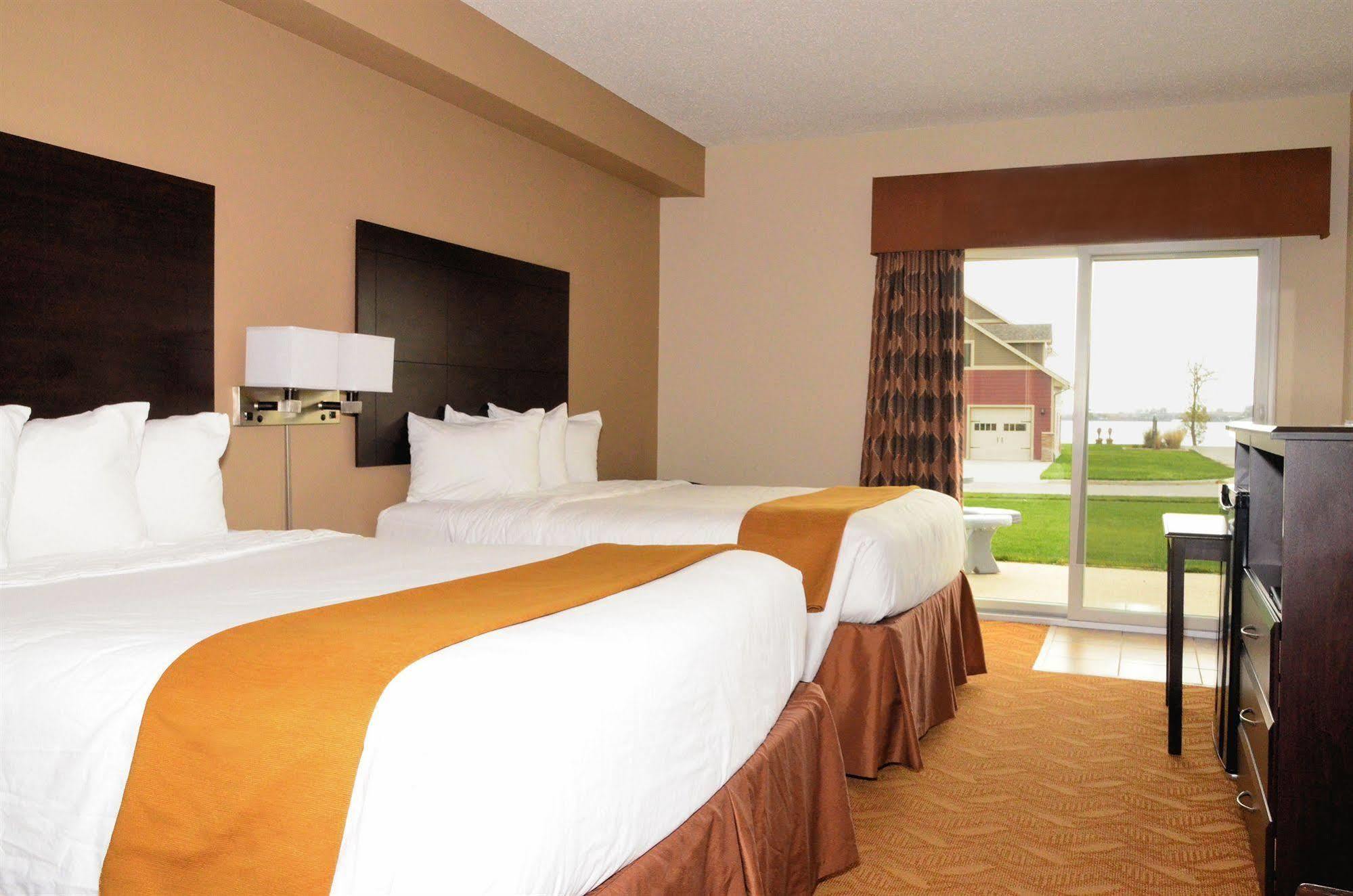 Cobblestone Inn & Suites - Lake View Dış mekan fotoğraf
